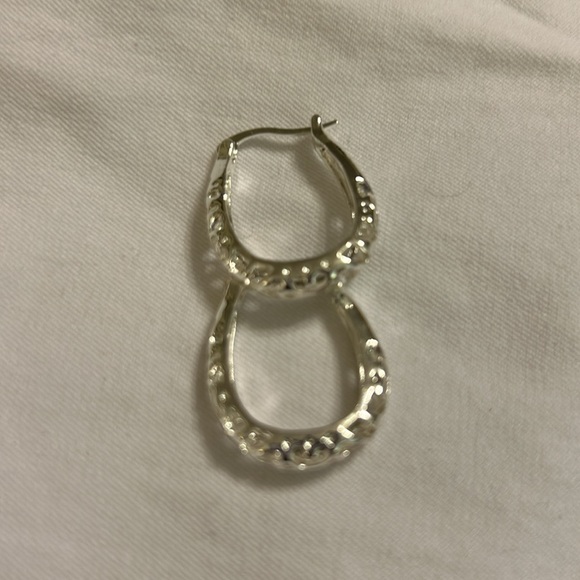NWT Puffed silver tone hoops 1 1/2” drop - Picture 4 of 4